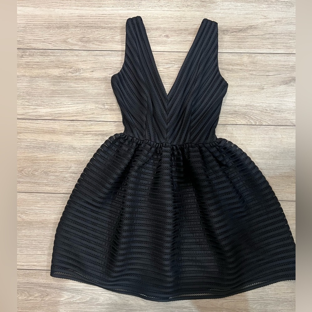Classic Love…ady Black Sleeveless V Neck Fit and Flare Dress Size Small - Picture 4 of 6